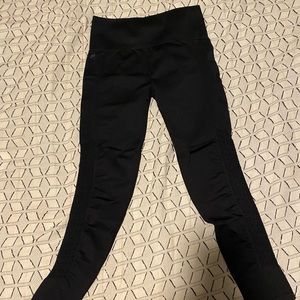 Fabletics Sync High Waisted Perforated 7/8 Legging